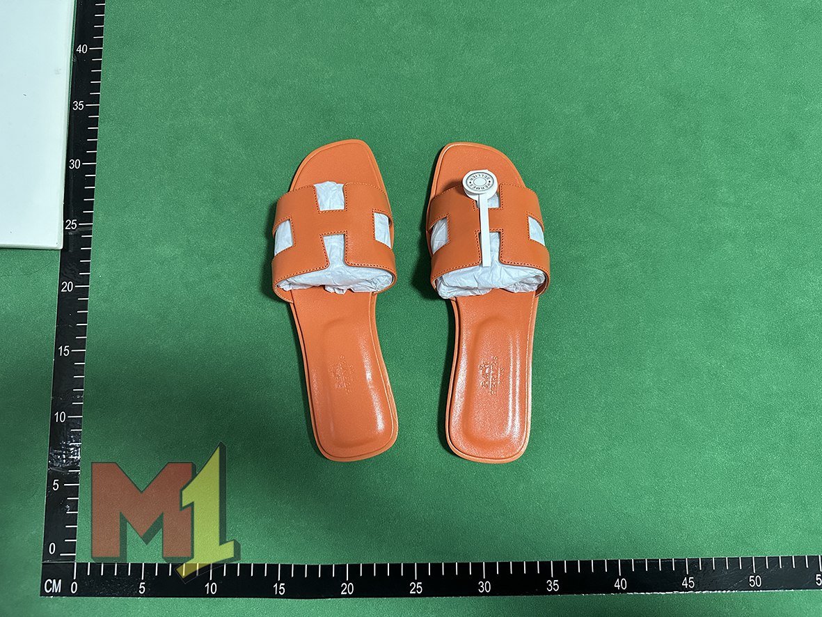 M fashion slippers