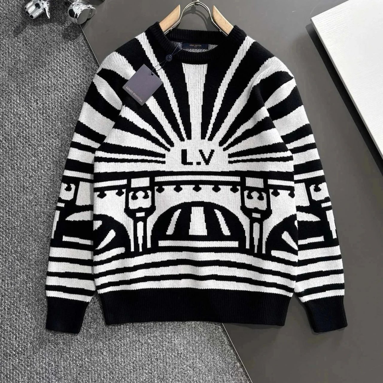 :Louis Vuitton Hoodie Autumn and Winter New All-match Sweater 009 