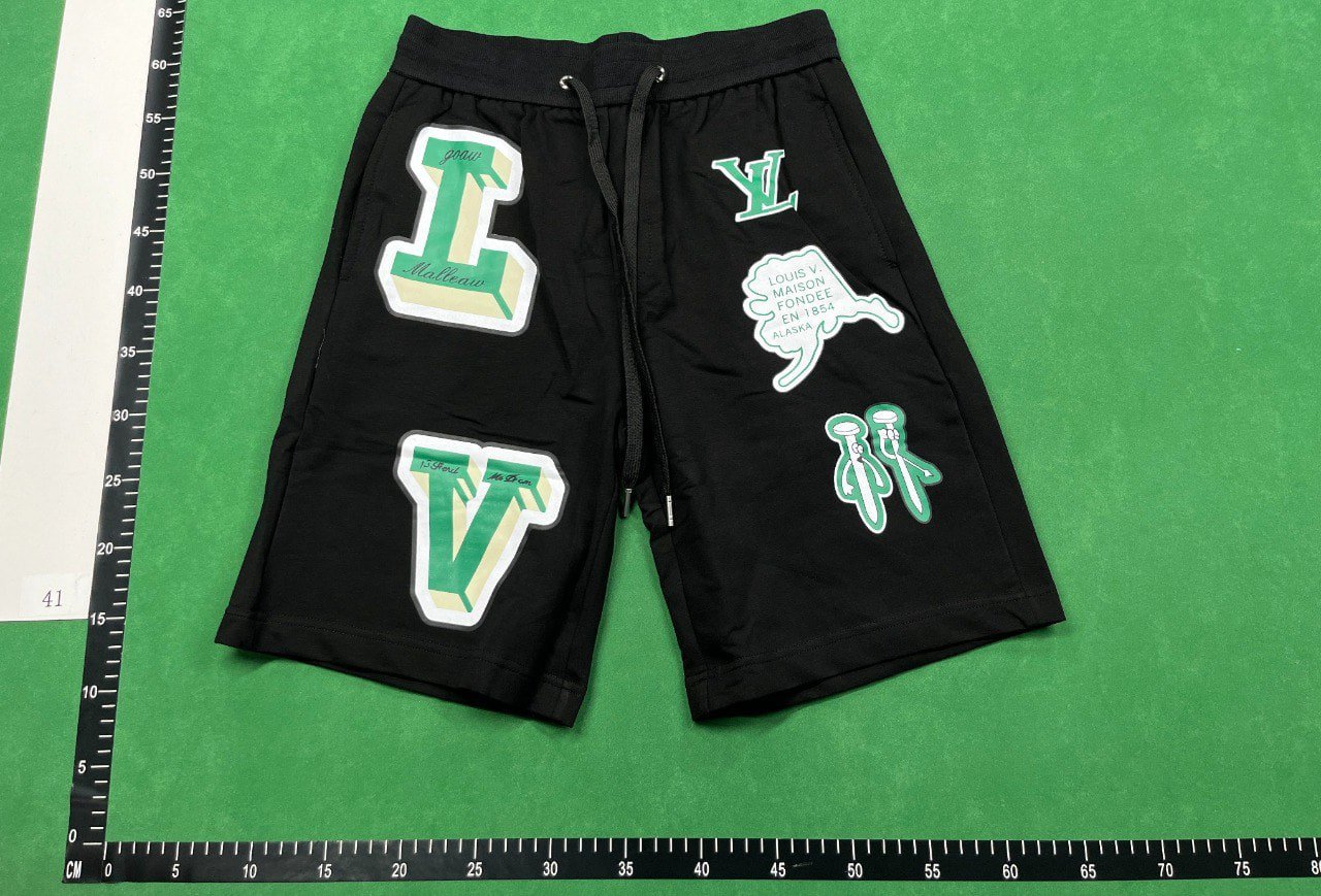 Louis Vuitton shorts  (40 CP)Classic fashion Joker shorts 021