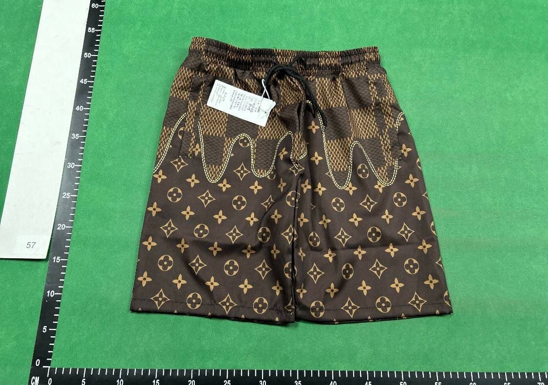 Louis Vuitton shorts  (40 CP)Classic fashion Joker shorts 021