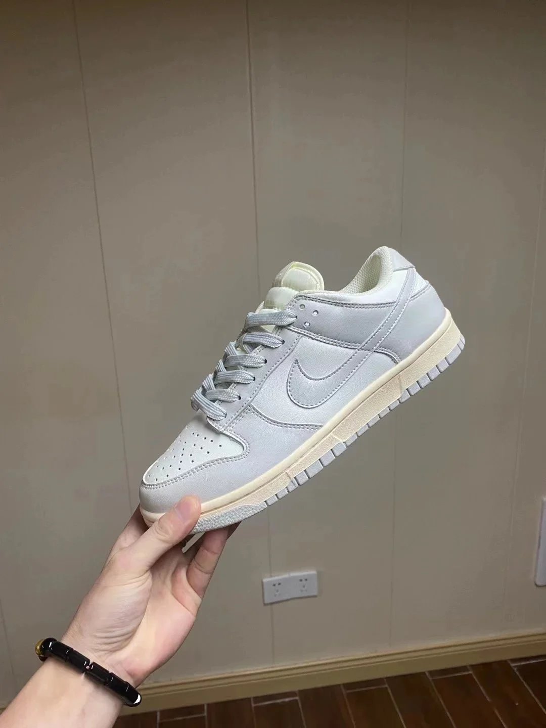 Nike Dunk shoes    N