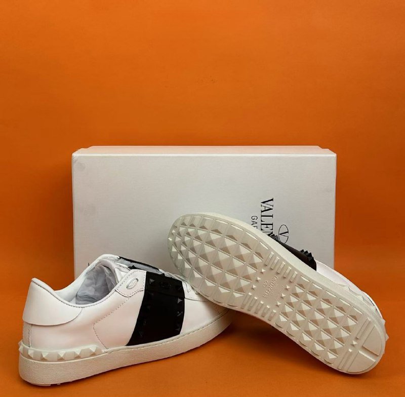 Valentino Shoes Sneakers  New fashion versatile fashion shoes 050