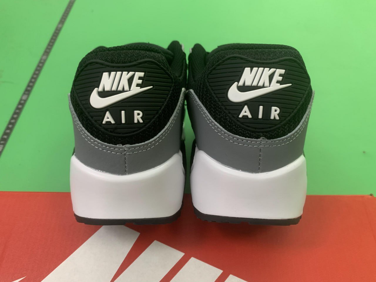 AE a1r M * x 90 sneaker