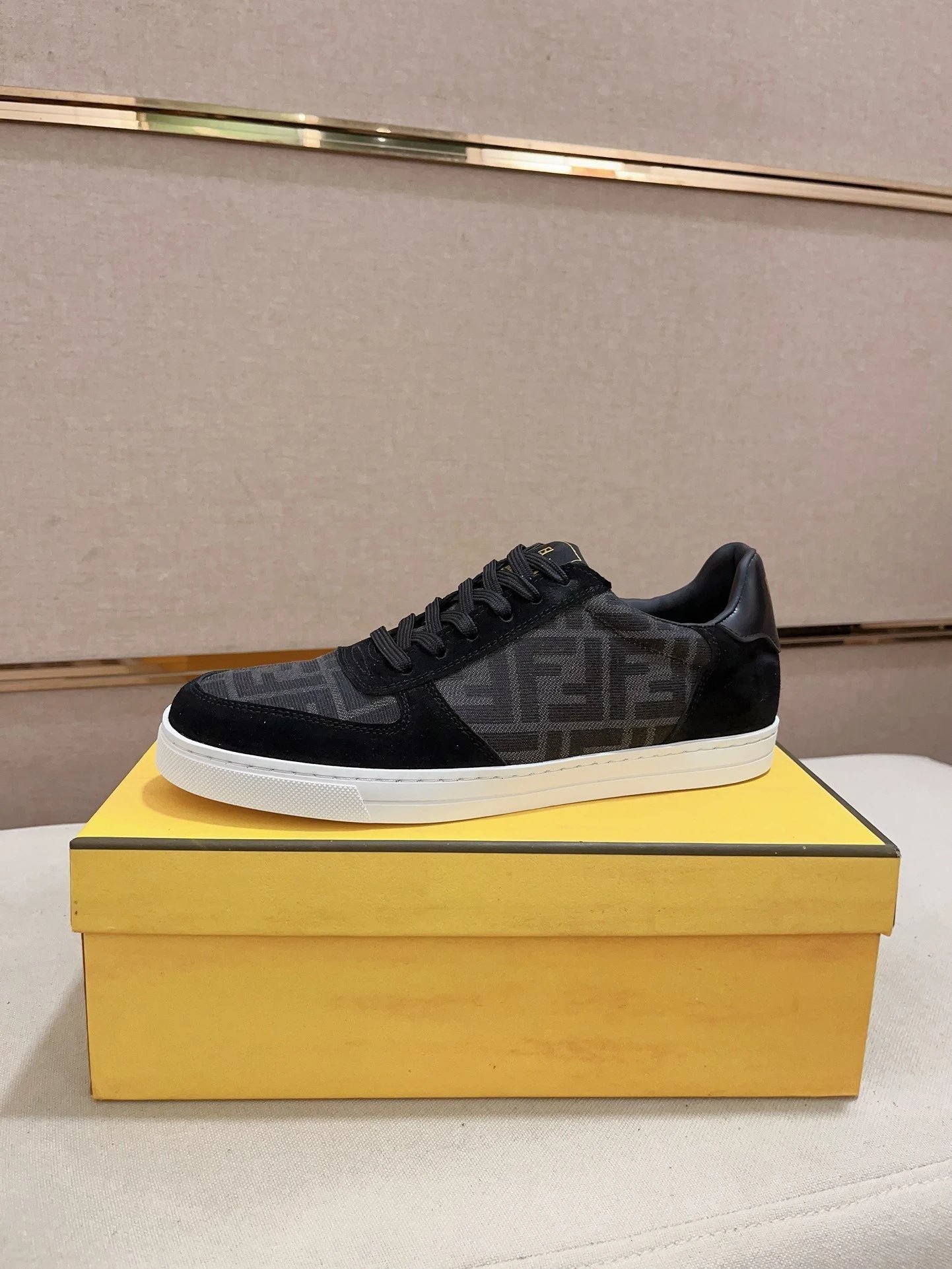 Low-Top Printed Flat