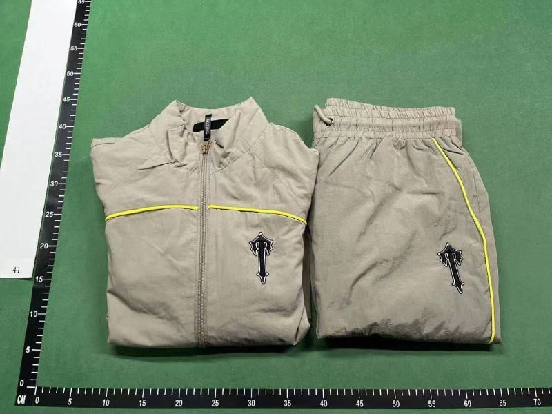 Fashionable autumn and winter suits