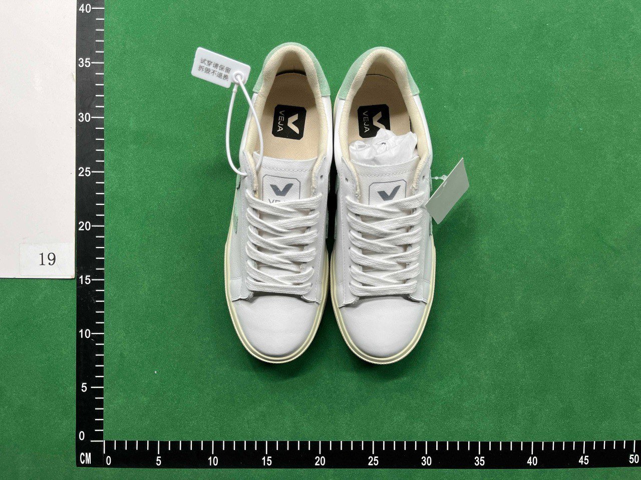 V-shaped leather white shoes M0036