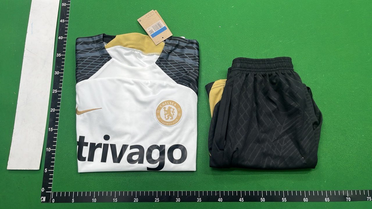 Comfortable and breathable sportswear suit 004